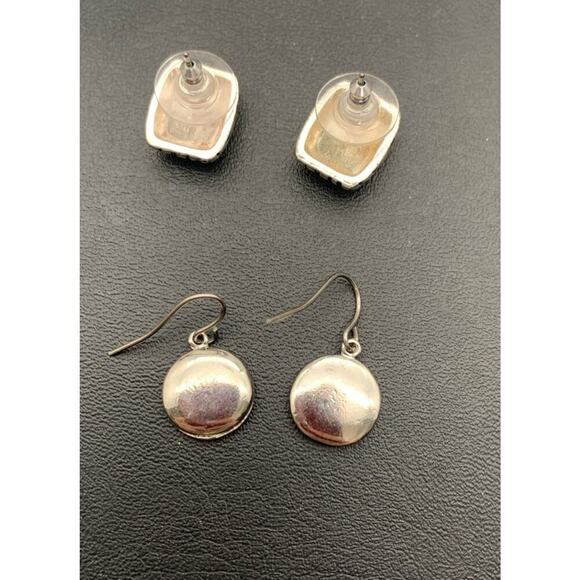 Lot Of 2 Pair Of Simple Everyday Silver Tone Earrings 1 Stud & 1 Dangle Pierced - Picture 3 of 4